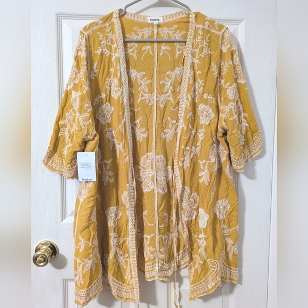 NWT Kindred Plus Embroidered Kimono Top